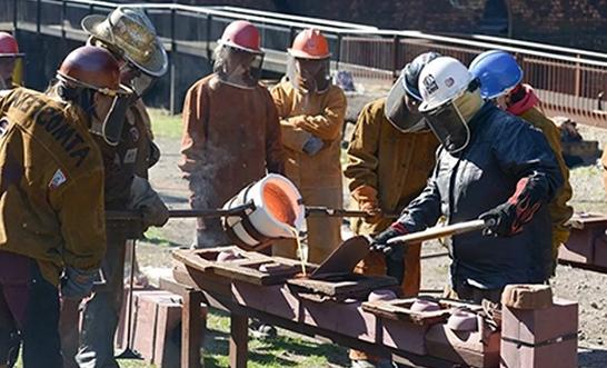 steel pour image